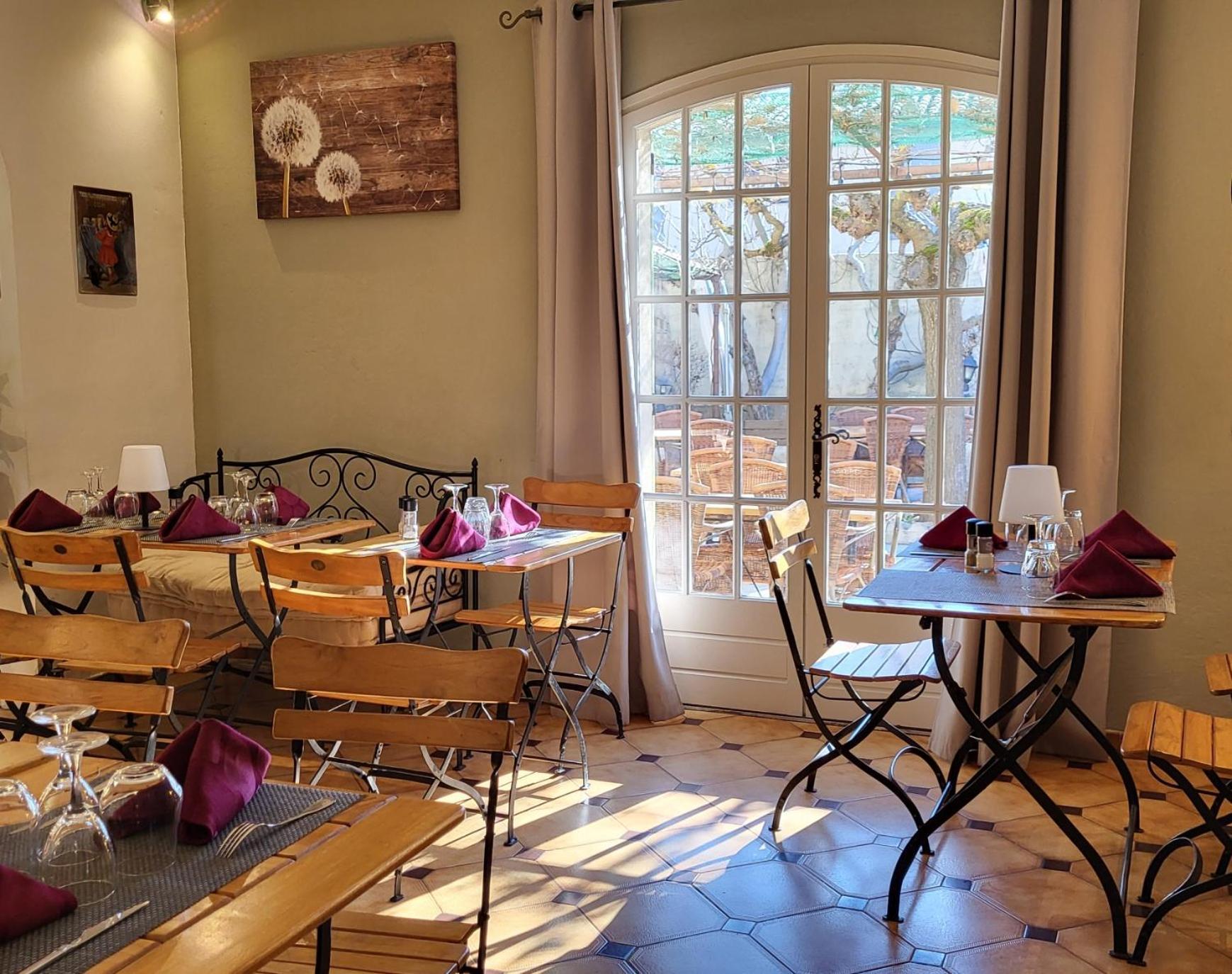 Auberge De La Table Ronde วินอง-ซัวร์-แวร์ดอง ภายนอก รูปภาพ