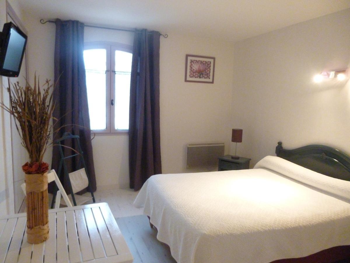 Auberge De La Table Ronde วินอง-ซัวร์-แวร์ดอง ภายนอก รูปภาพ